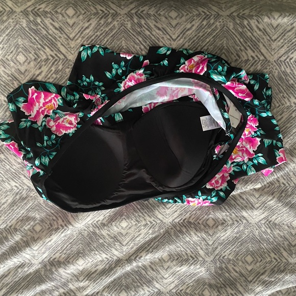 One shoulder Bathing suit top - Picture 3 of 3